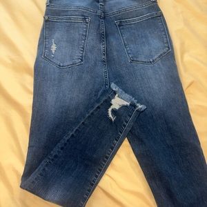 New Judy Blues size  5/27 distressed leg